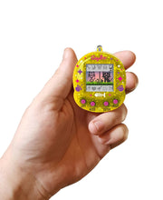 Load image into Gallery viewer, GigaPets Interactive Digital Pet - StarCat/Compukitty Collector's Edition