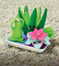 Load image into Gallery viewer, Sew Mini Gardens (Klutz Craft Kit)