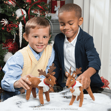 Load image into Gallery viewer, The Elf On The Shelf Set: Elf Pet Reindeer &amp; Plushee Reindeer Clip On with Exclusive Joy Travel Bag